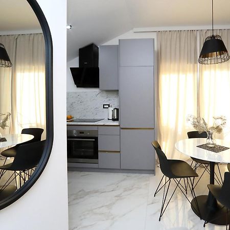 Luxury Apartments Monika Near The Sea With Private Parking ビビニェ エクステリア 写真