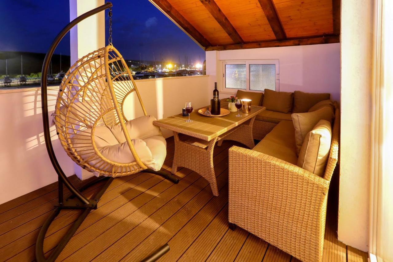 Luxury Apartments Monika Near The Sea With Private Parking ビビニェ エクステリア 写真