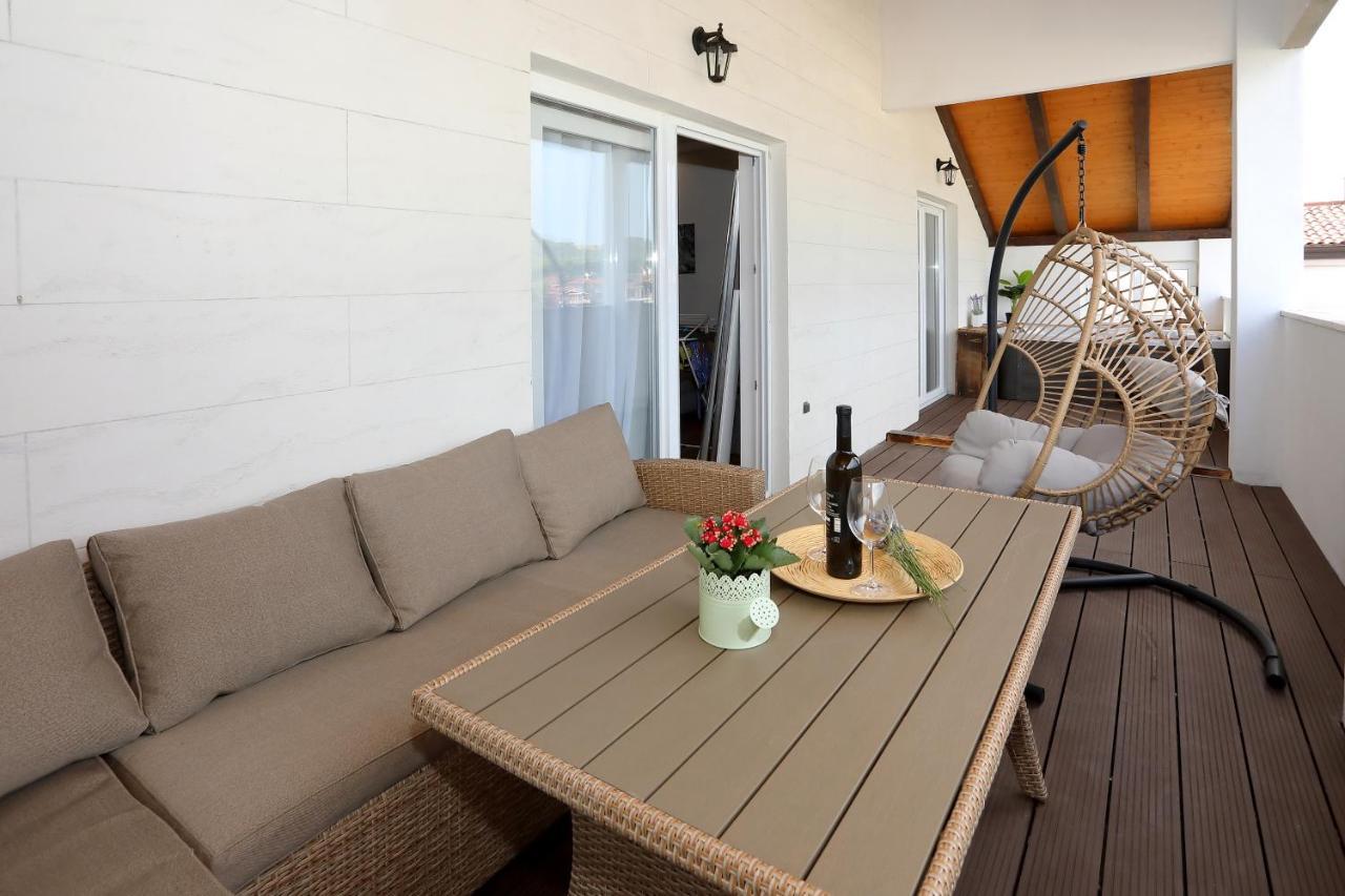 Luxury Apartments Monika Near The Sea With Private Parking ビビニェ エクステリア 写真