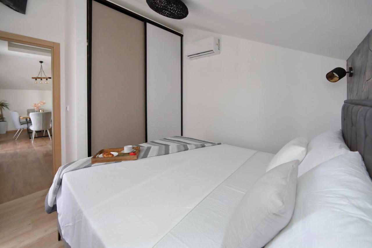 Luxury Apartments Monika Near The Sea With Private Parking ビビニェ エクステリア 写真