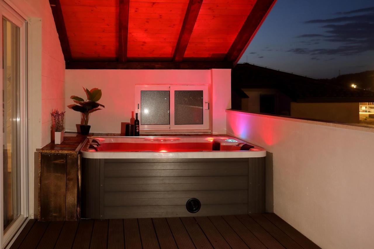 Luxury Apartments Monika Near The Sea With Private Parking ビビニェ エクステリア 写真