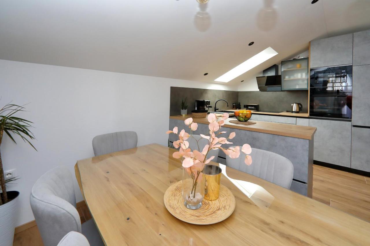Luxury Apartments Monika Near The Sea With Private Parking ビビニェ エクステリア 写真