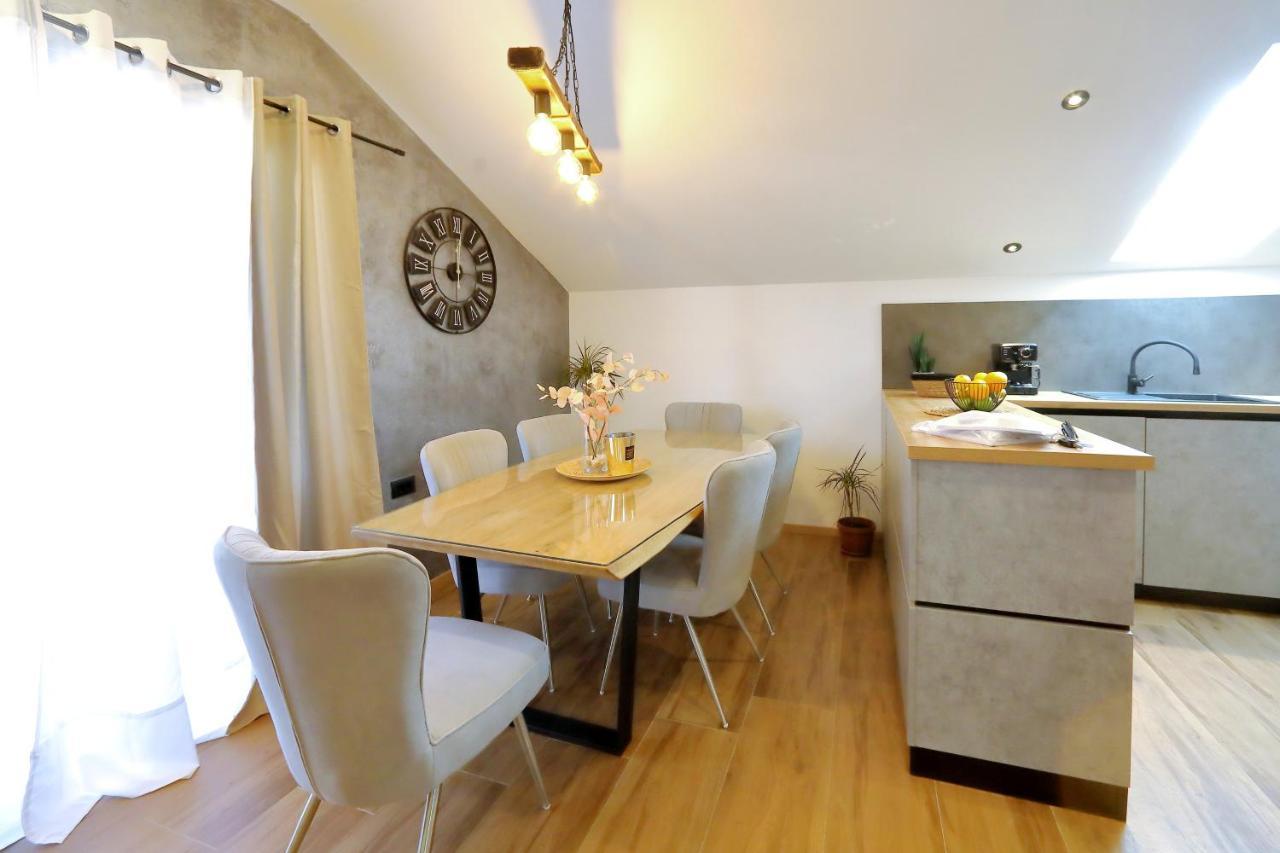 Luxury Apartments Monika Near The Sea With Private Parking ビビニェ エクステリア 写真