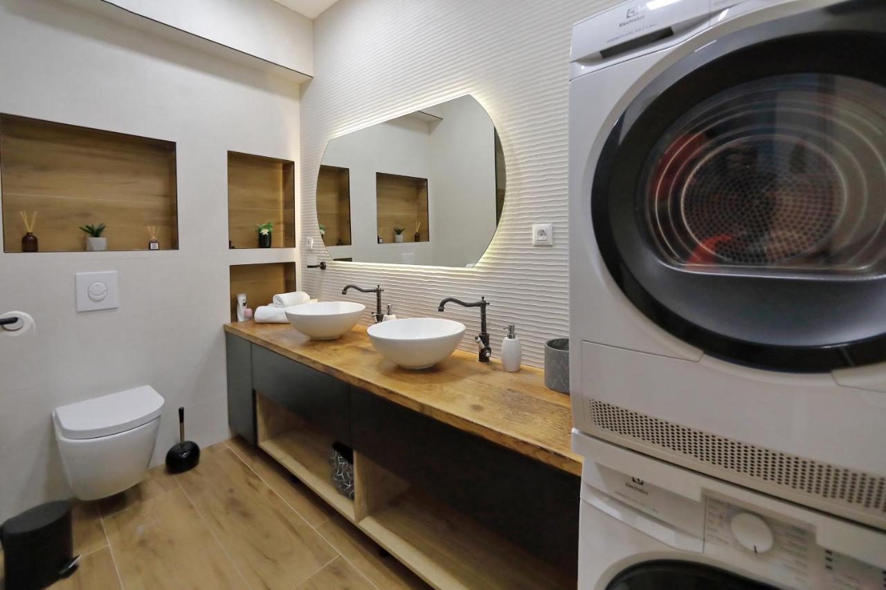 Luxury Apartments Monika Near The Sea With Private Parking ビビニェ エクステリア 写真