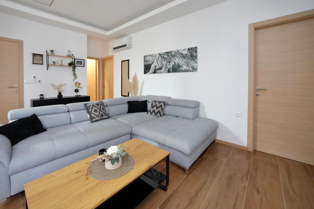 Luxury Apartments Monika Near The Sea With Private Parking ビビニェ エクステリア 写真