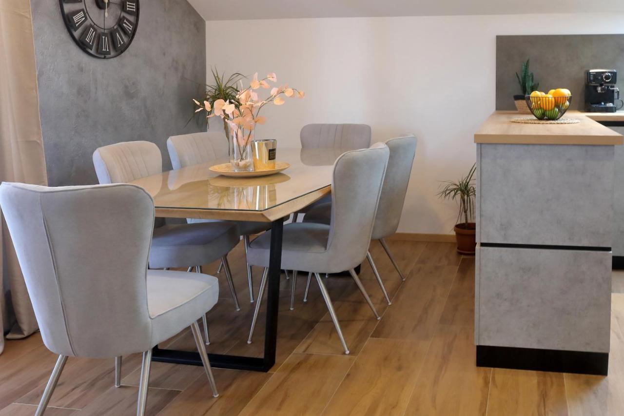 Luxury Apartments Monika Near The Sea With Private Parking ビビニェ エクステリア 写真