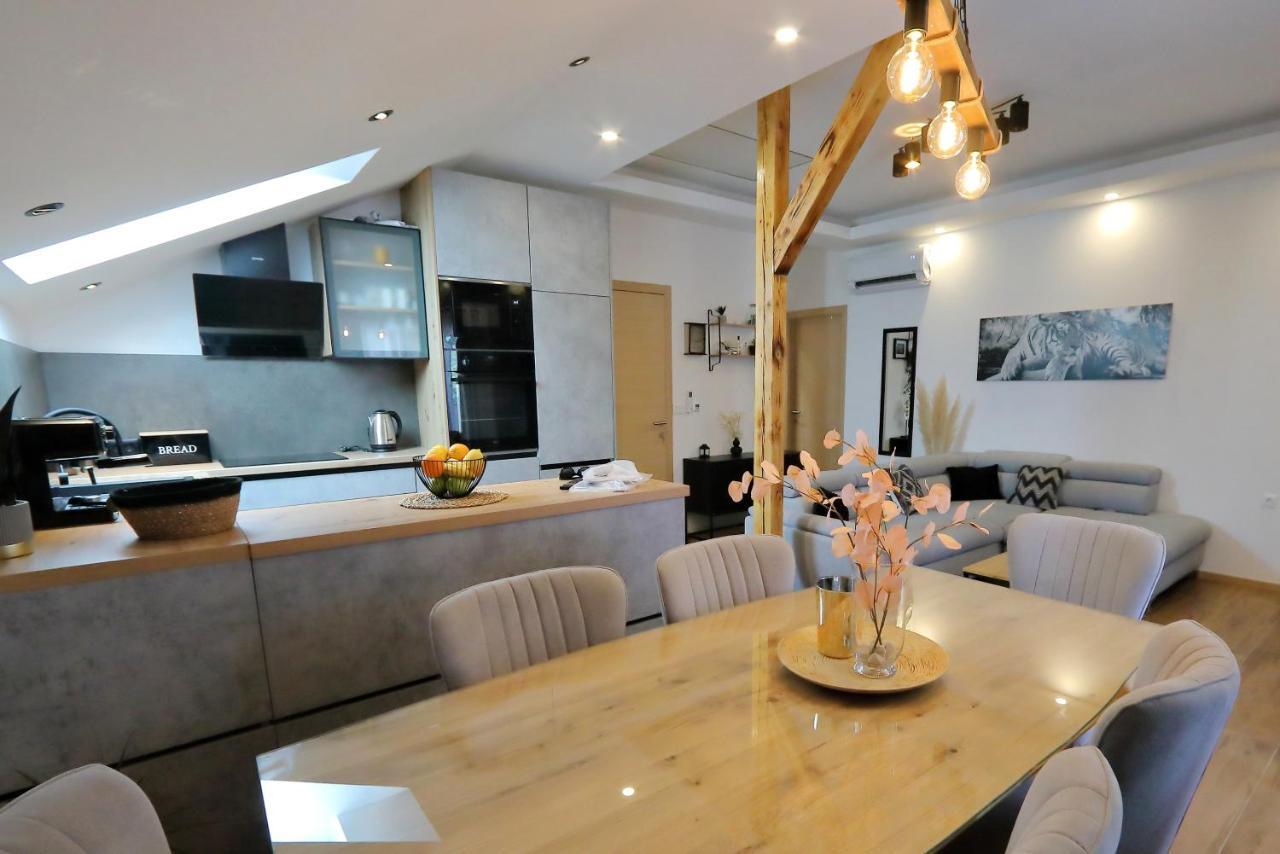 Luxury Apartments Monika Near The Sea With Private Parking ビビニェ エクステリア 写真