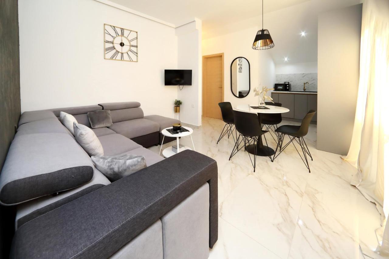 Luxury Apartments Monika Near The Sea With Private Parking ビビニェ エクステリア 写真