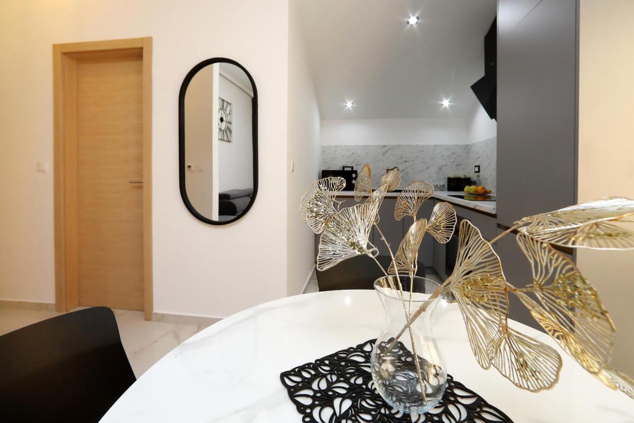 Luxury Apartments Monika Near The Sea With Private Parking ビビニェ エクステリア 写真