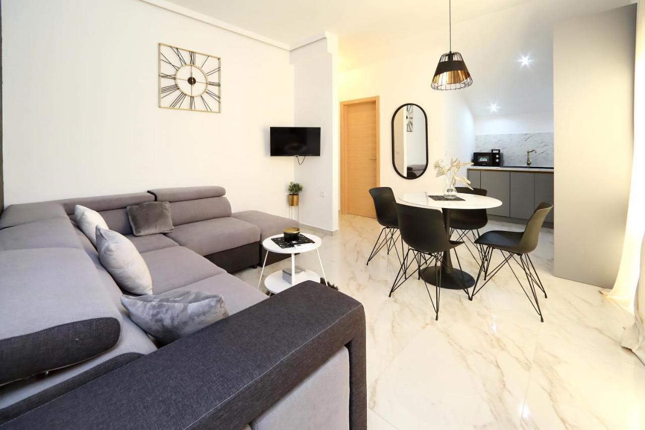 Luxury Apartments Monika Near The Sea With Private Parking ビビニェ エクステリア 写真