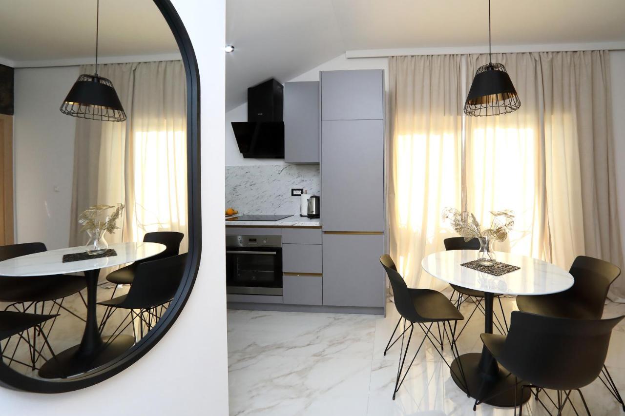 Luxury Apartments Monika Near The Sea With Private Parking ビビニェ エクステリア 写真