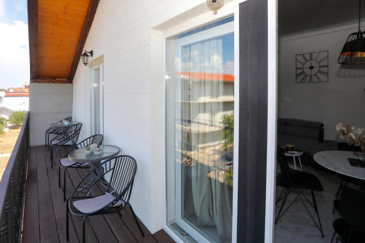 Luxury Apartments Monika Near The Sea With Private Parking ビビニェ エクステリア 写真